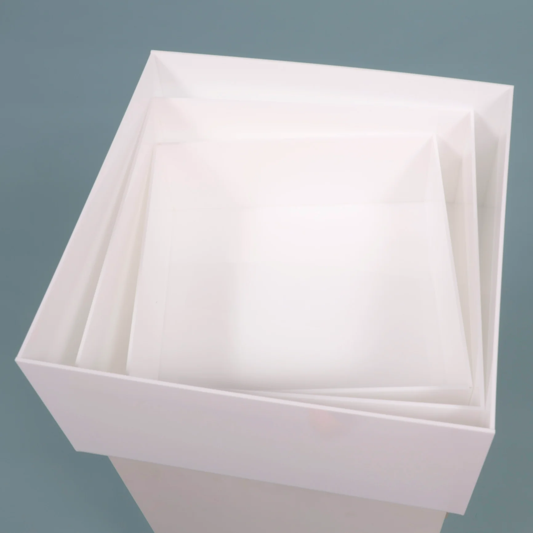 Acrylic Cube Table Riser Set - White (3pc) - Image 4