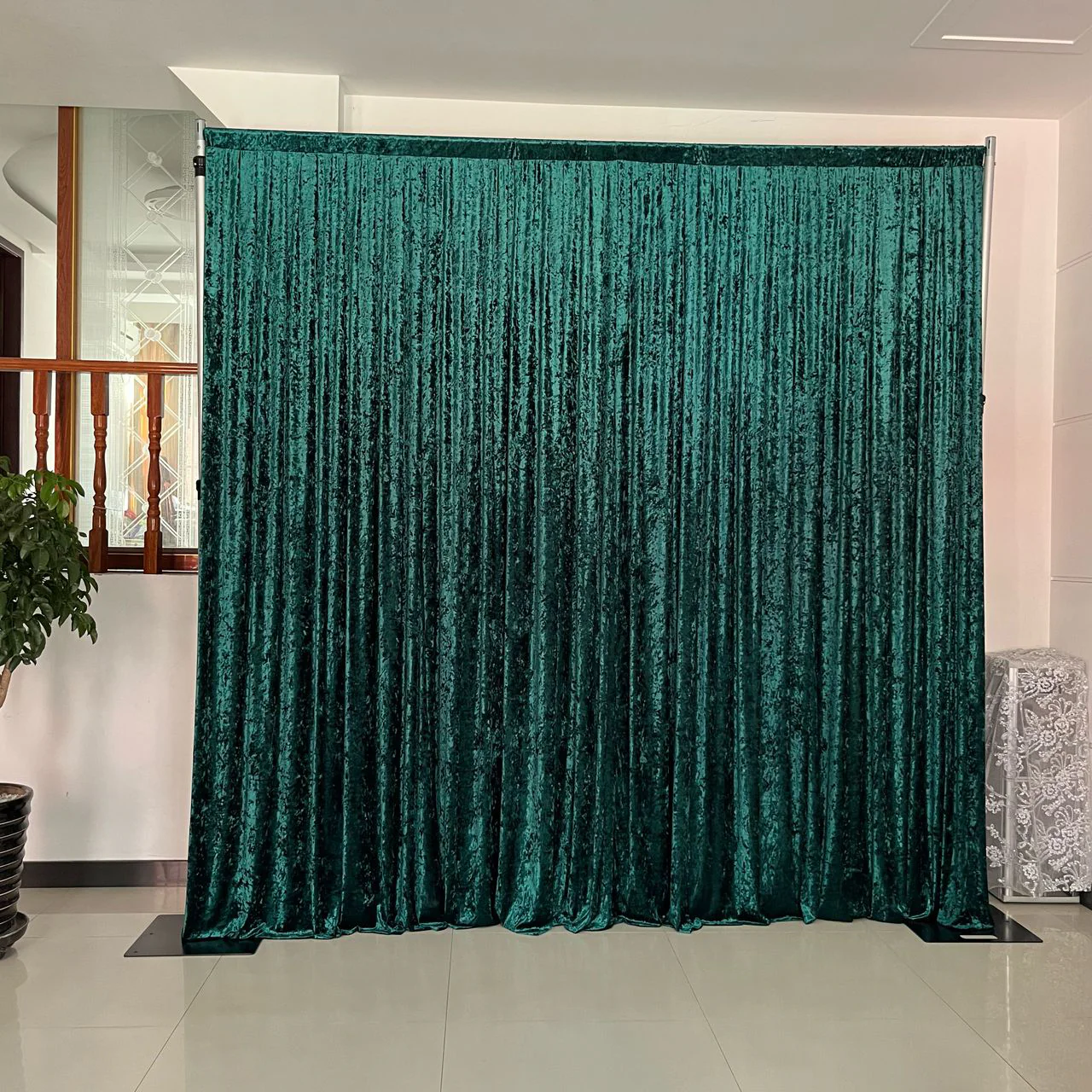 Velvet Backdrop - Emerald Green (3x3m) - Image 4