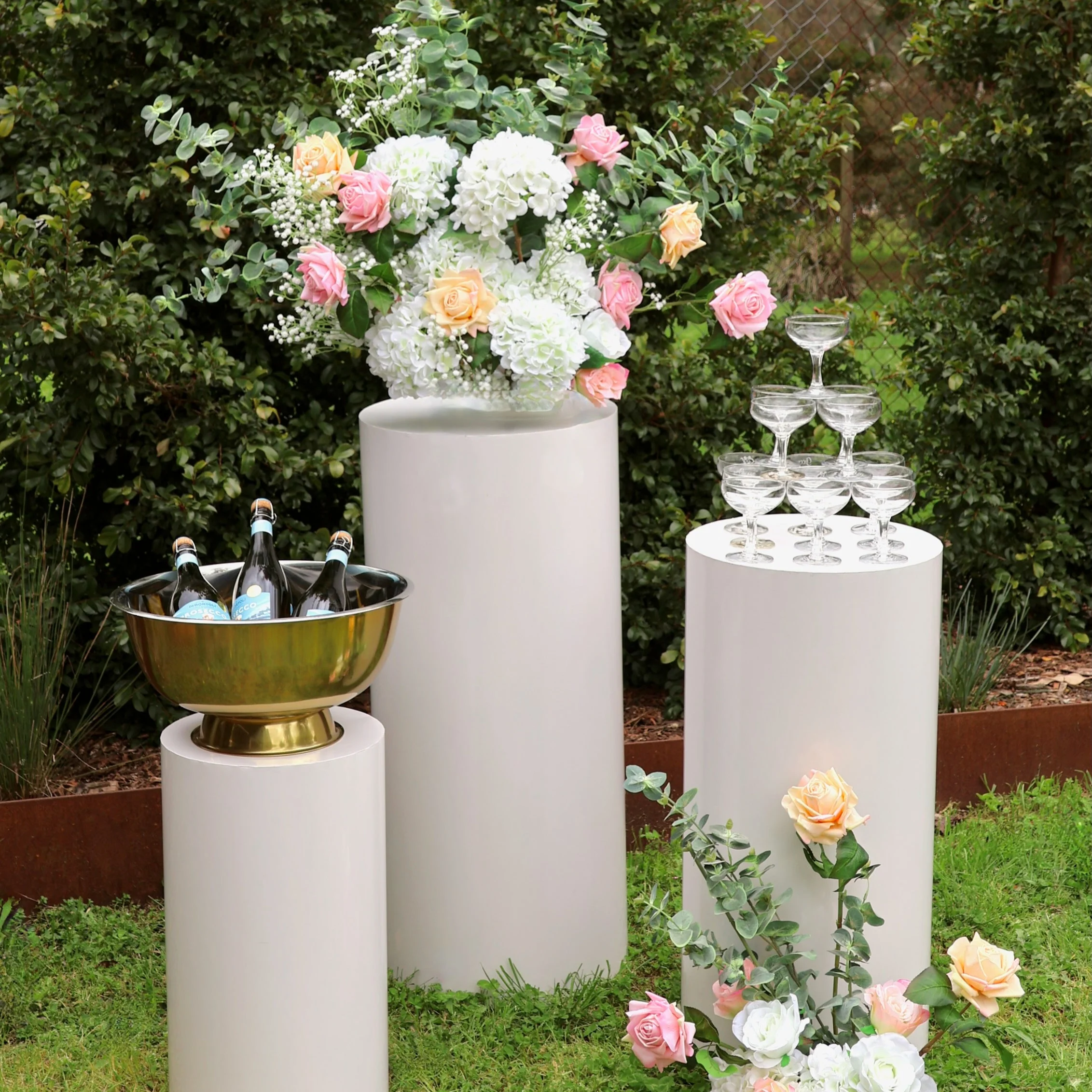 Round Plinth Centrepiece Set - White (3pc) - Image 2