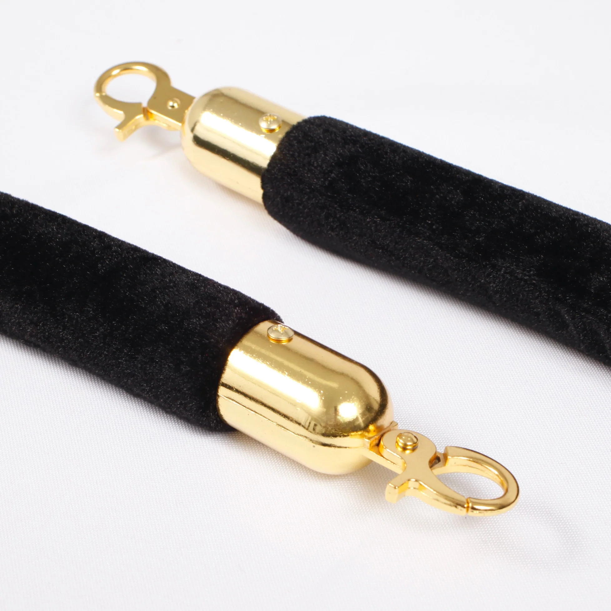 Bollard Velvet Rope - Black (Gold Clips) - Image 2