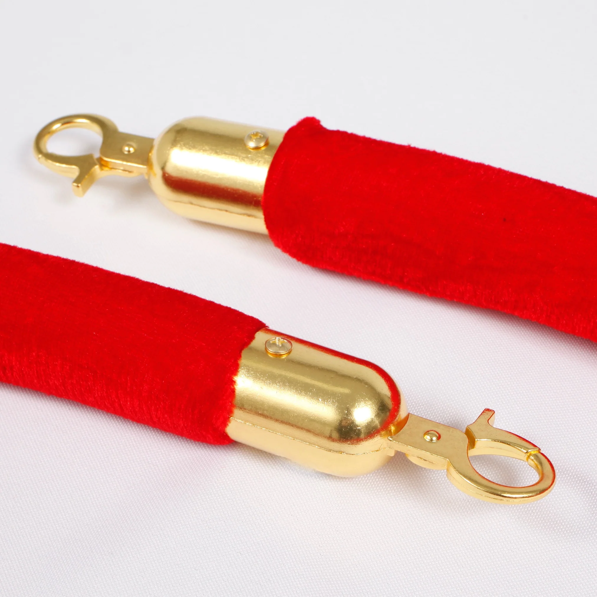 Bollard Velvet Rope - Red (Gold Clips) - Image 2