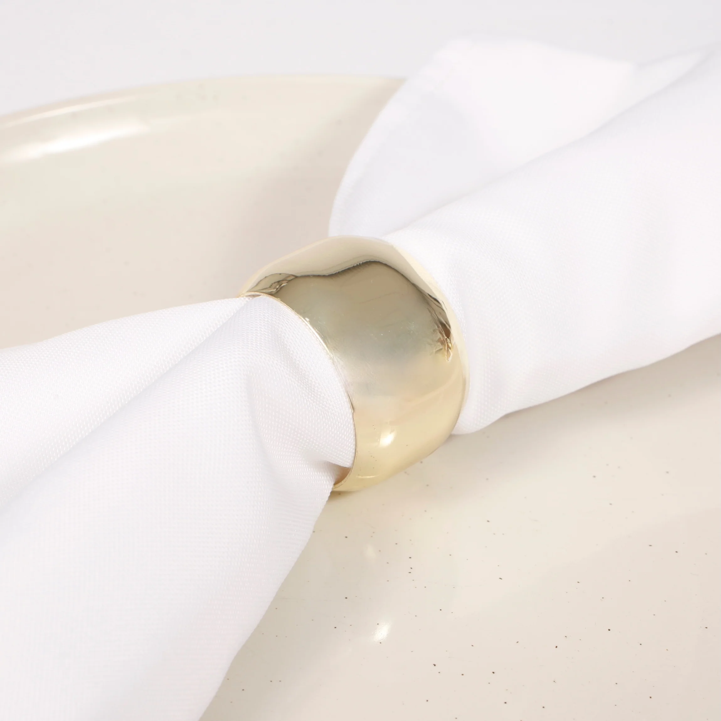 Classic Luxe Style Napkin Ring - Gold - Image 3