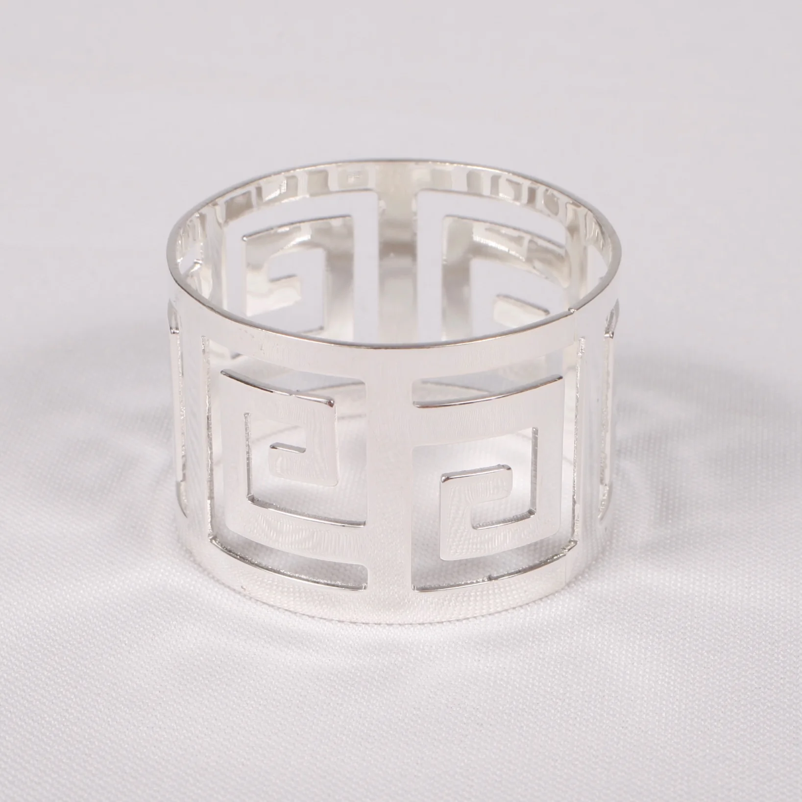 Geometric Luxe Meander Napkin Ring - Silver - Image 4