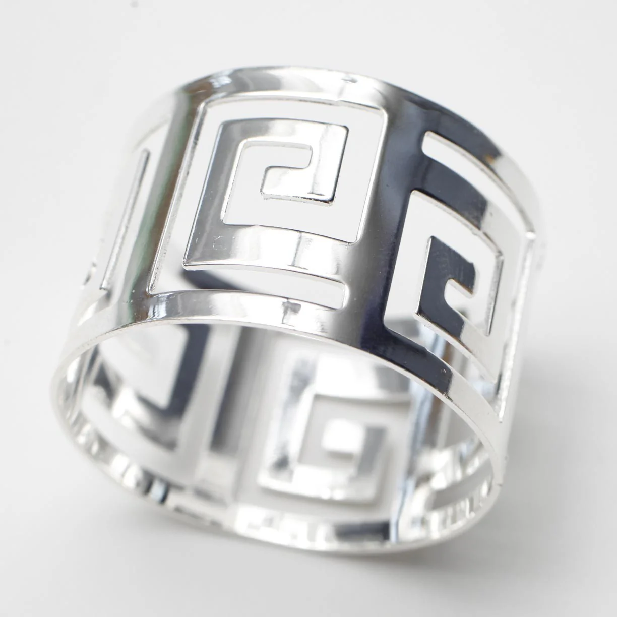 Geometric Luxe Meander Napkin Ring - Silver - Image 5