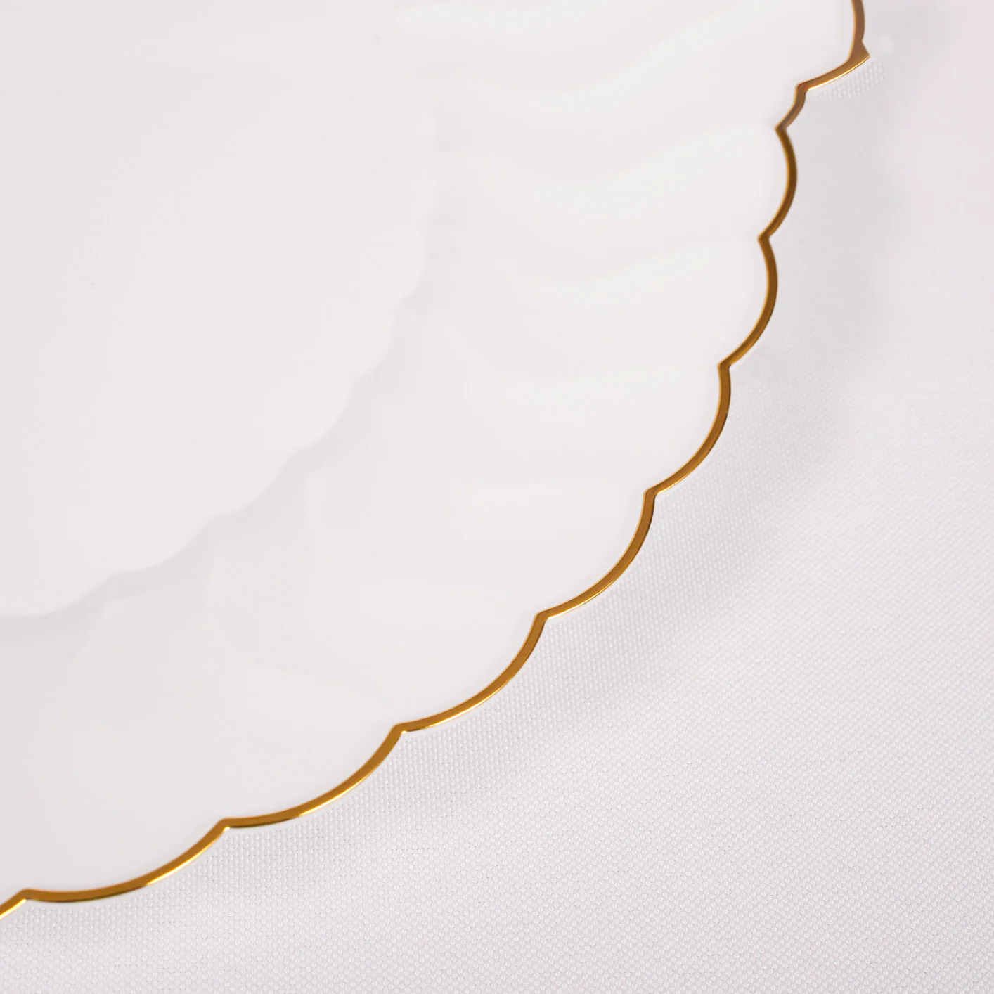 Plastic Dinner Plate - Shell Design White with Gold Trim (19cm) - Image 4