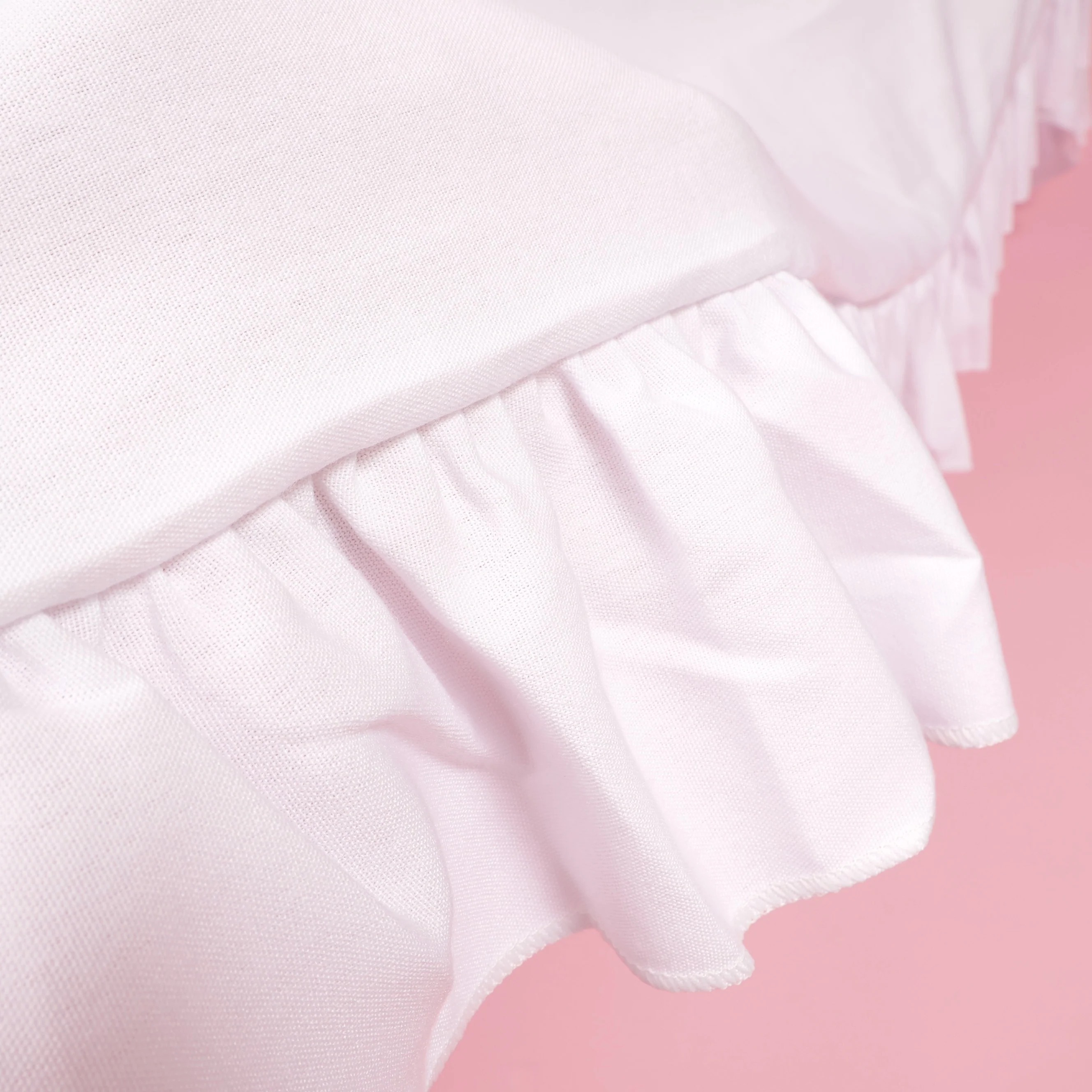 Premium Ruffle Rectangle Tablecloth - White (153x259cm) - Image 4