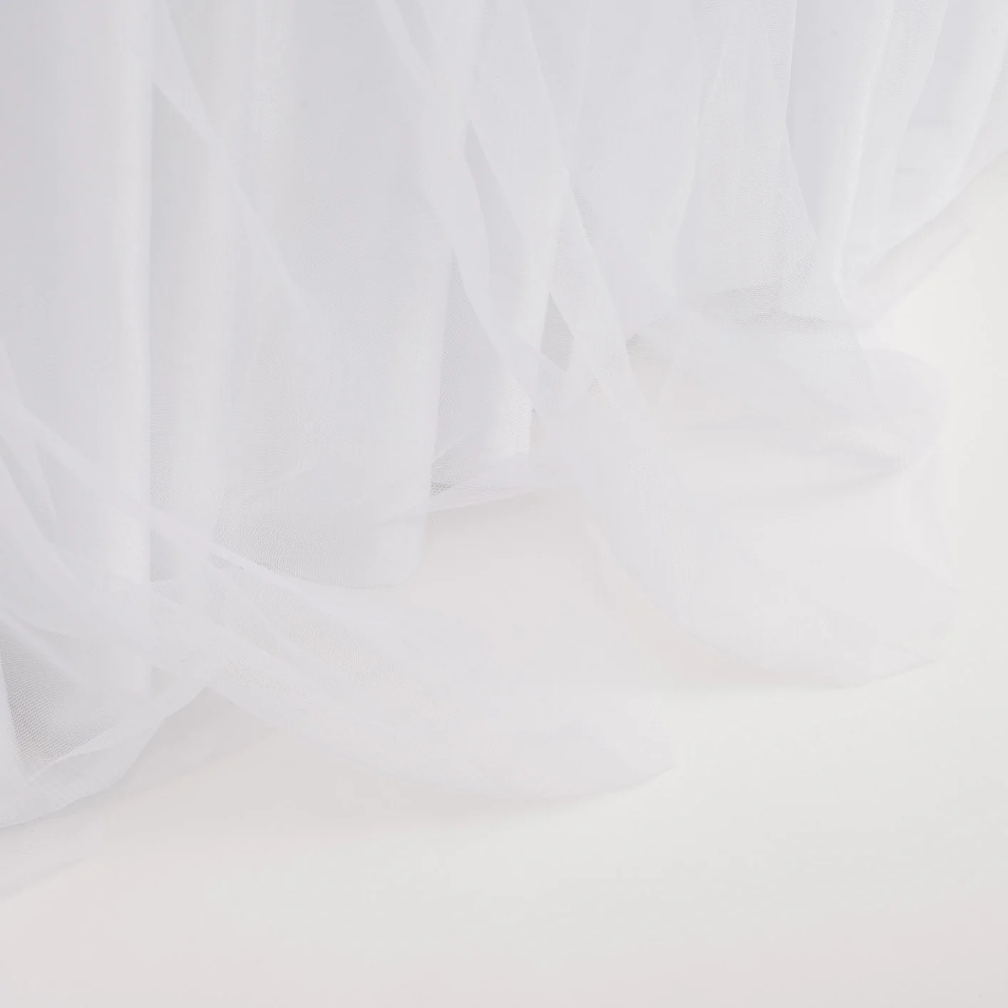 Tulle and Ice Silk Layered Table Skirting + BONUS Clips - White (5.2m) - Image 2