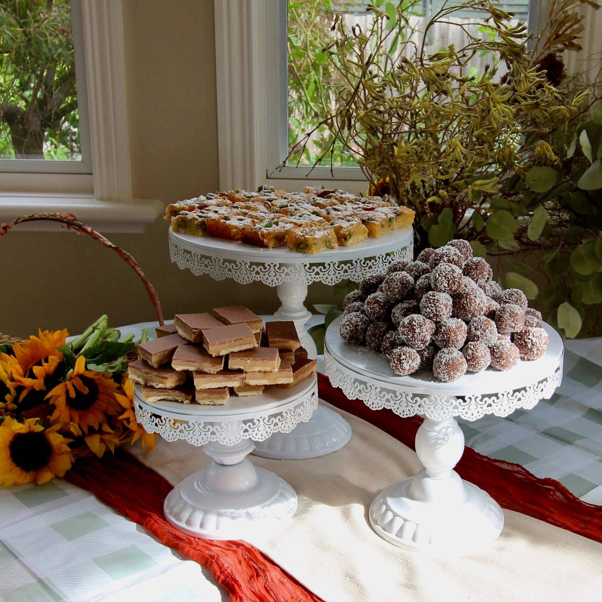 CLEARANCE Cake Stand Set - Vintage Lace - White (3pc) - Image 3