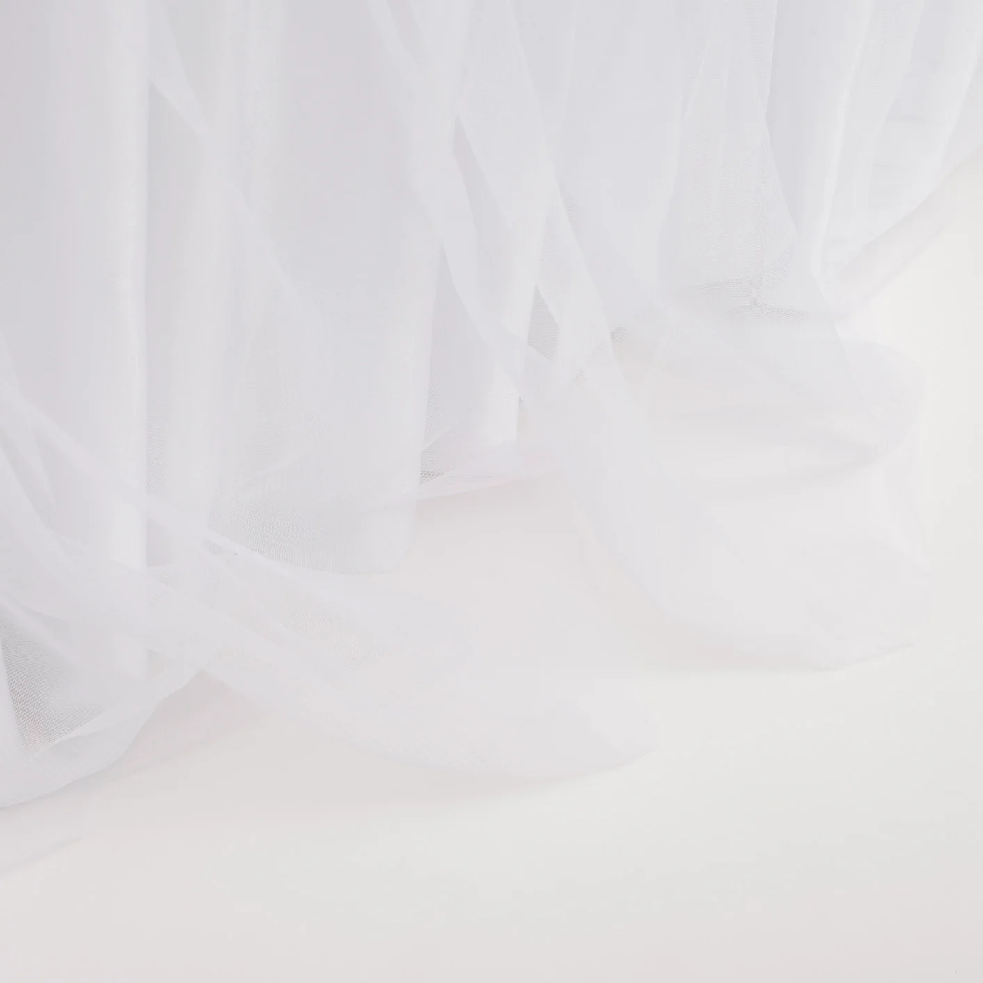 Tulle and Ice Silk Layered Table Skirting + BONUS Clips - White (3m) - Image 2